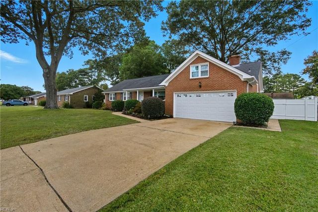 125 S Parliament DR, Virginia Beach, VA 23462