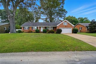 125 S Parliament DR, Virginia Beach, VA 23462