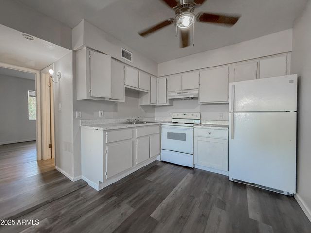 1703 W MOUNTAIN VIEW Road 13, Phoenix, AZ 85021