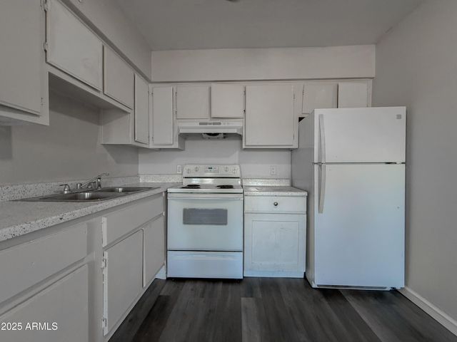 1703 W MOUNTAIN VIEW Road 13, Phoenix, AZ 85021