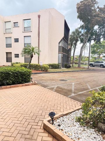 6451 N University Drive Apt 212, Tamarac, FL 33321
