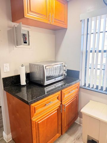 6451 N University Drive Apt 212, Tamarac, FL 33321
