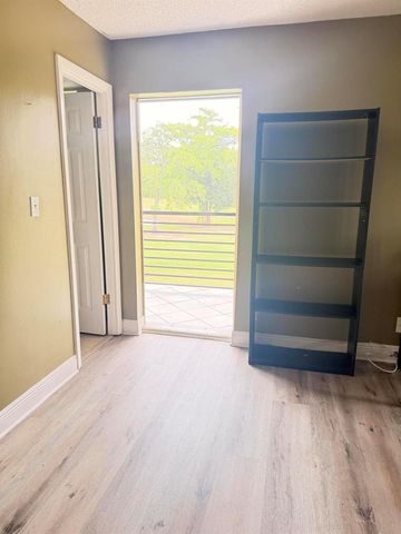 6451 N University Drive Apt 212, Tamarac, FL 33321