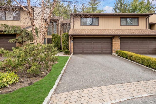 62 Wimbledon Drive, Roslyn, NY 11576