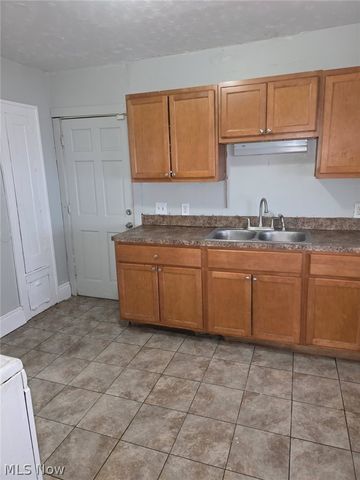 1719 Wayside Road, Cleveland, OH 44112