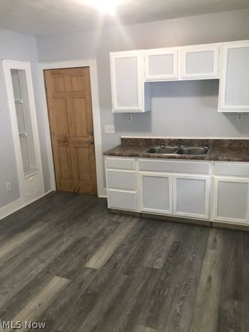 1719 Wayside Road, Cleveland, OH 44112