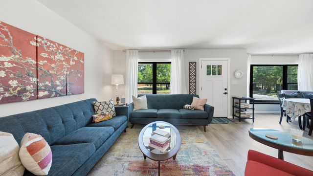 915 W Bridge Street, Granbury, TX 76048