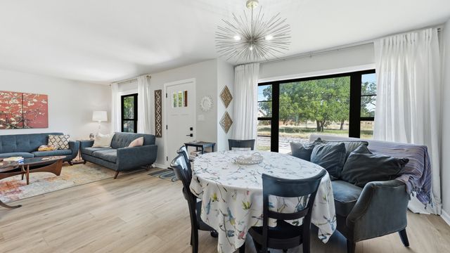 915 W Bridge Street, Granbury, TX 76048