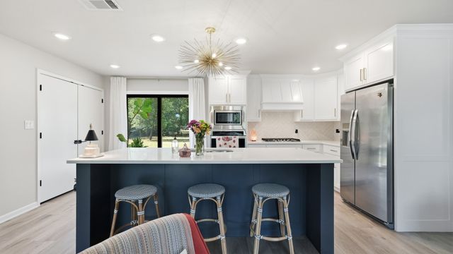 915 W Bridge Street, Granbury, TX 76048