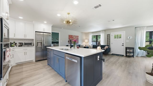 915 W Bridge Street, Granbury, TX 76048