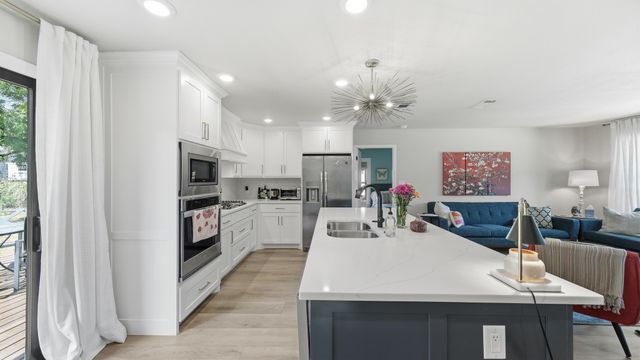 915 W Bridge Street, Granbury, TX 76048