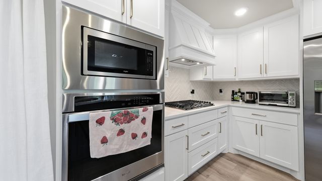 915 W Bridge Street, Granbury, TX 76048