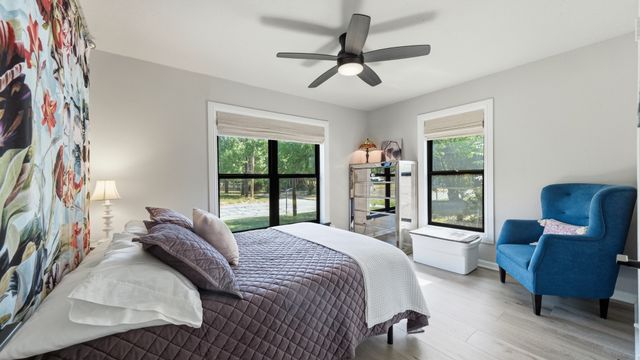 915 W Bridge Street, Granbury, TX 76048