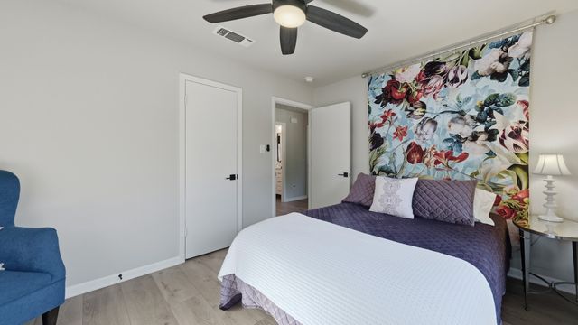 915 W Bridge Street, Granbury, TX 76048