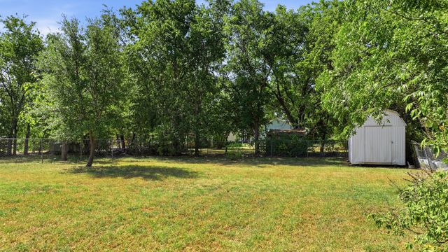 915 W Bridge Street, Granbury, TX 76048