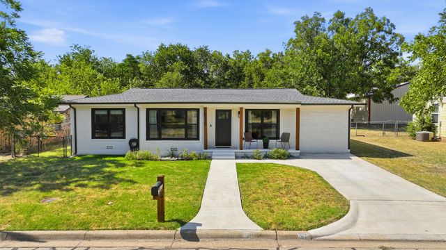 915 W Bridge Street, Granbury, TX 76048