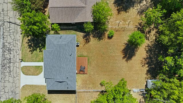 915 W Bridge Street, Granbury, TX 76048