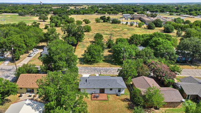 915 W Bridge Street, Granbury, TX 76048