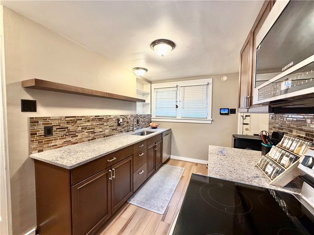 1 Schoolhouse Ln, Shadyside, PA 15232