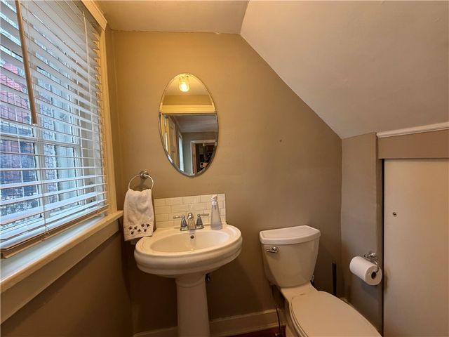 1 Schoolhouse Ln, Shadyside, PA 15232