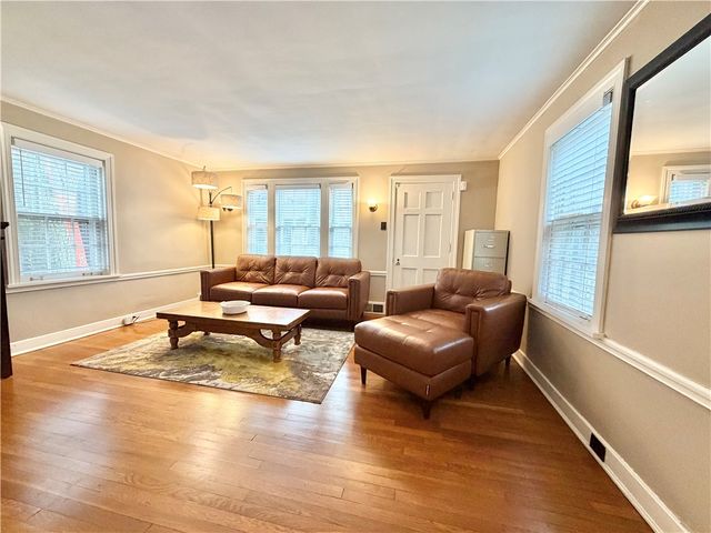 1 Schoolhouse Ln, Shadyside, PA 15232