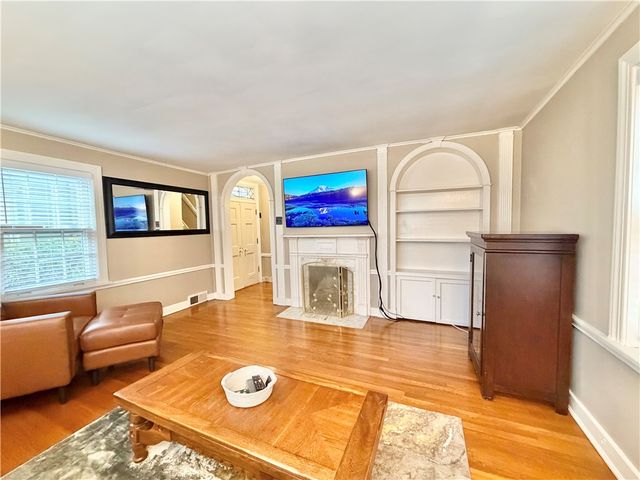 1 Schoolhouse Ln, Shadyside, PA 15232