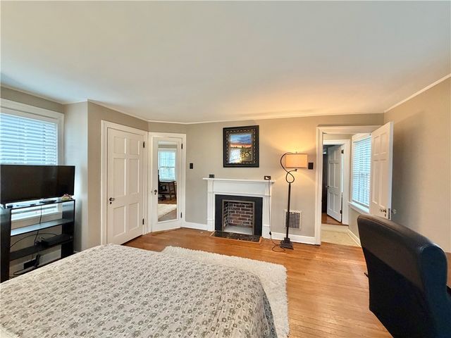 1 Schoolhouse Ln, Shadyside, PA 15232