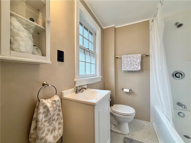 1 Schoolhouse Ln, Shadyside, PA 15232