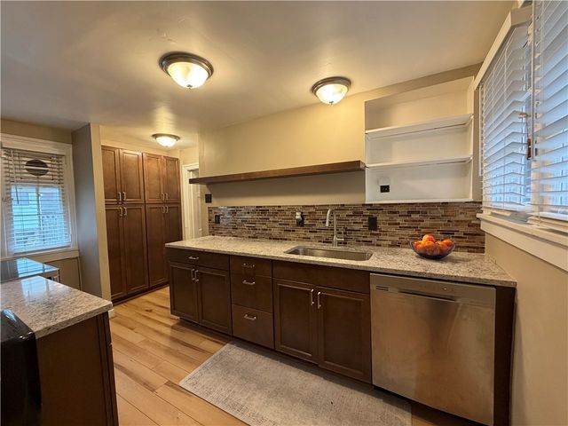 1 Schoolhouse Ln, Shadyside, PA 15232