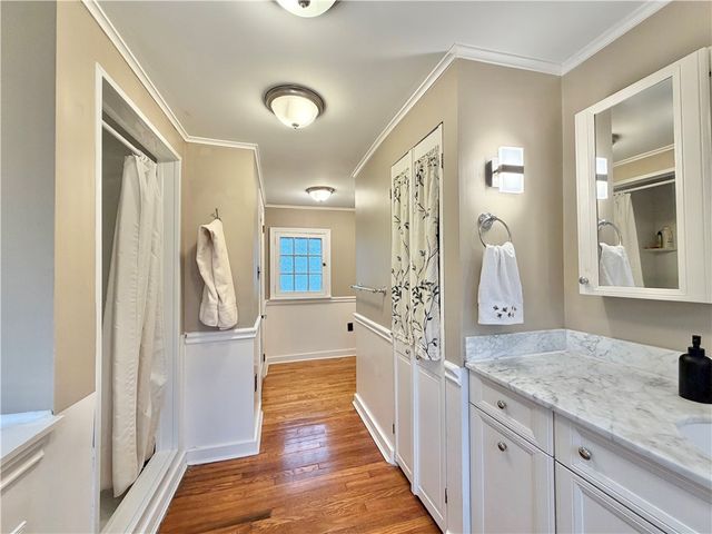 1 Schoolhouse Ln, Shadyside, PA 15232