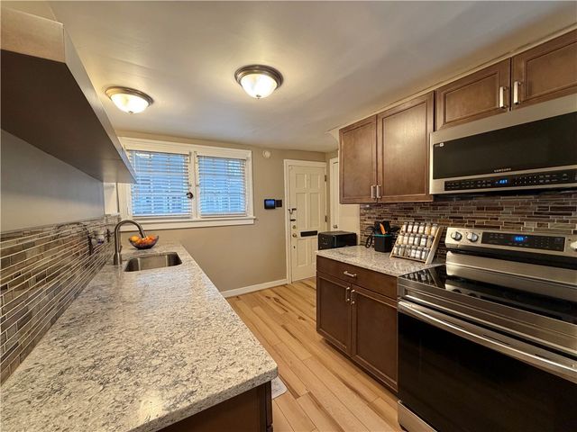 1 Schoolhouse Ln, Shadyside, PA 15232