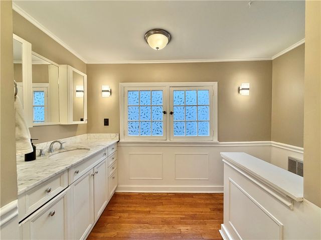 1 Schoolhouse Ln, Shadyside, PA 15232