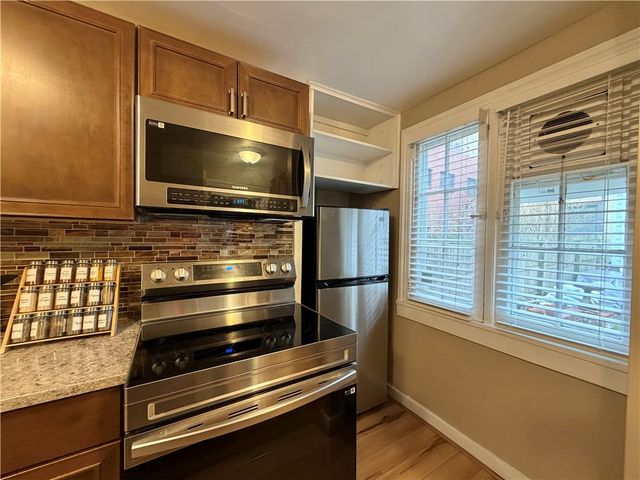 1 Schoolhouse Ln, Shadyside, PA 15232