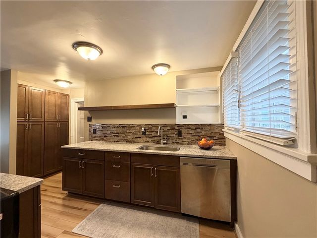 1 Schoolhouse Ln, Shadyside, PA 15232