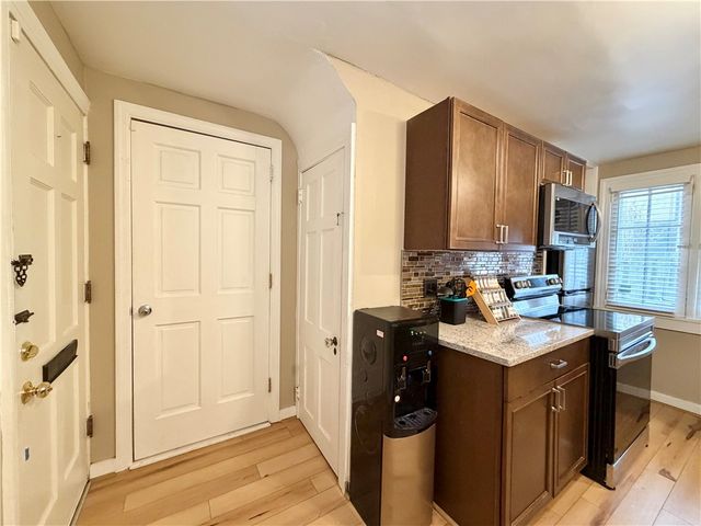 1 Schoolhouse Ln, Shadyside, PA 15232