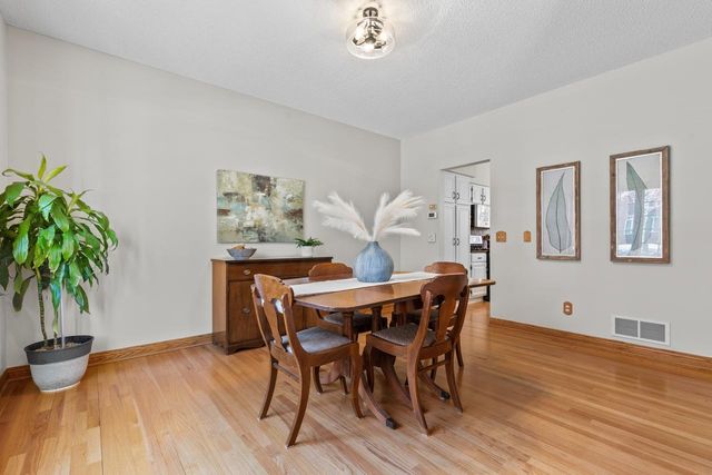 2140 Stone Creek Drive, Chanhassen, MN 55317