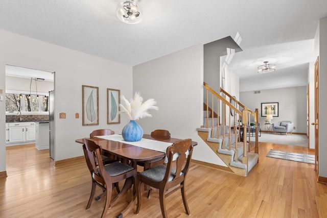 2140 Stone Creek Drive, Chanhassen, MN 55317