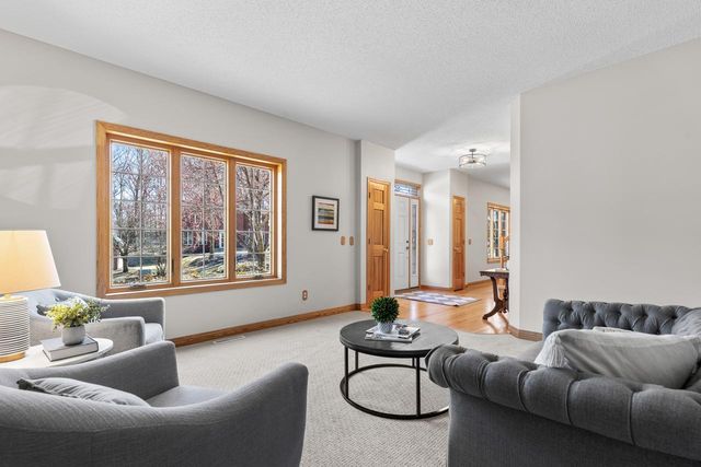 2140 Stone Creek Drive, Chanhassen, MN 55317