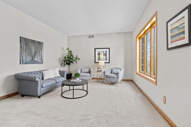 2140 Stone Creek Drive, Chanhassen, MN 55317