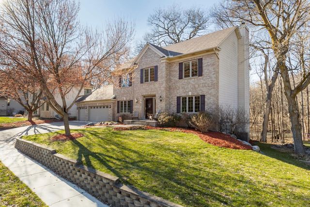 2140 Stone Creek Drive, Chanhassen, MN 55317