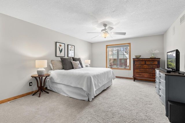 2140 Stone Creek Drive, Chanhassen, MN 55317