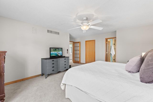 2140 Stone Creek Drive, Chanhassen, MN 55317