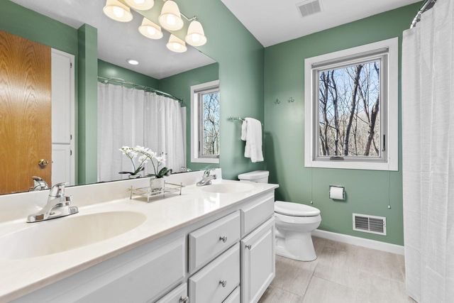 2140 Stone Creek Drive, Chanhassen, MN 55317