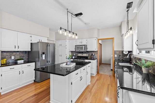 2140 Stone Creek Drive, Chanhassen, MN 55317