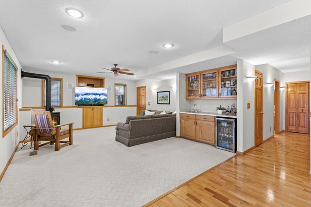 2140 Stone Creek Drive, Chanhassen, MN 55317