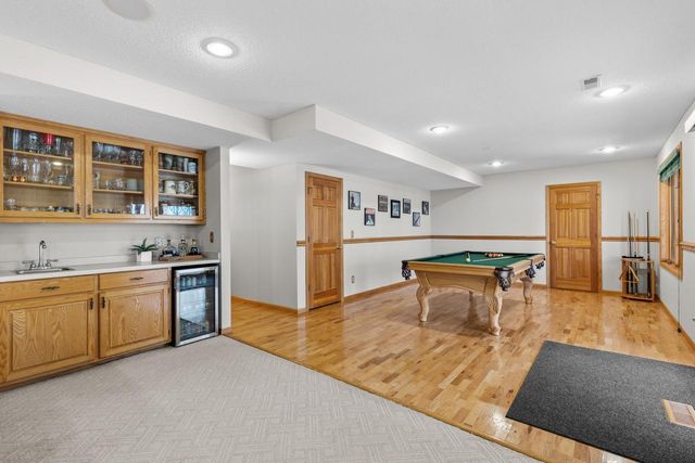 2140 Stone Creek Drive, Chanhassen, MN 55317