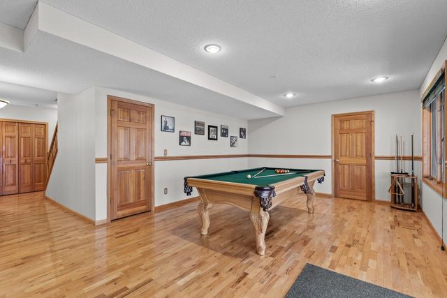 2140 Stone Creek Drive, Chanhassen, MN 55317