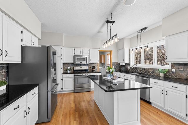 2140 Stone Creek Drive, Chanhassen, MN 55317