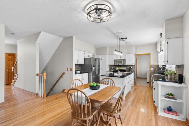 2140 Stone Creek Drive, Chanhassen, MN 55317