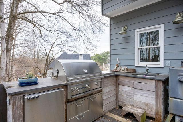 575 Berkeley Lane, Kennesaw, GA 30144